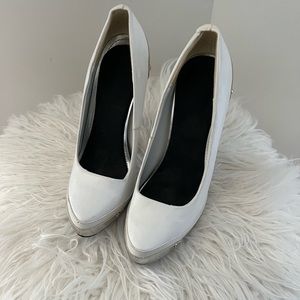 White heels with silver detail. 5 inch heel. In very good condition